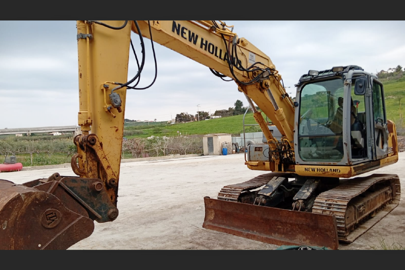 OmecoHub - Immagine NEW HOLLAND E135B